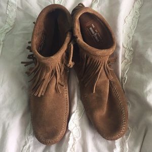 Minnetonka fringed size zip booties, size 8.5